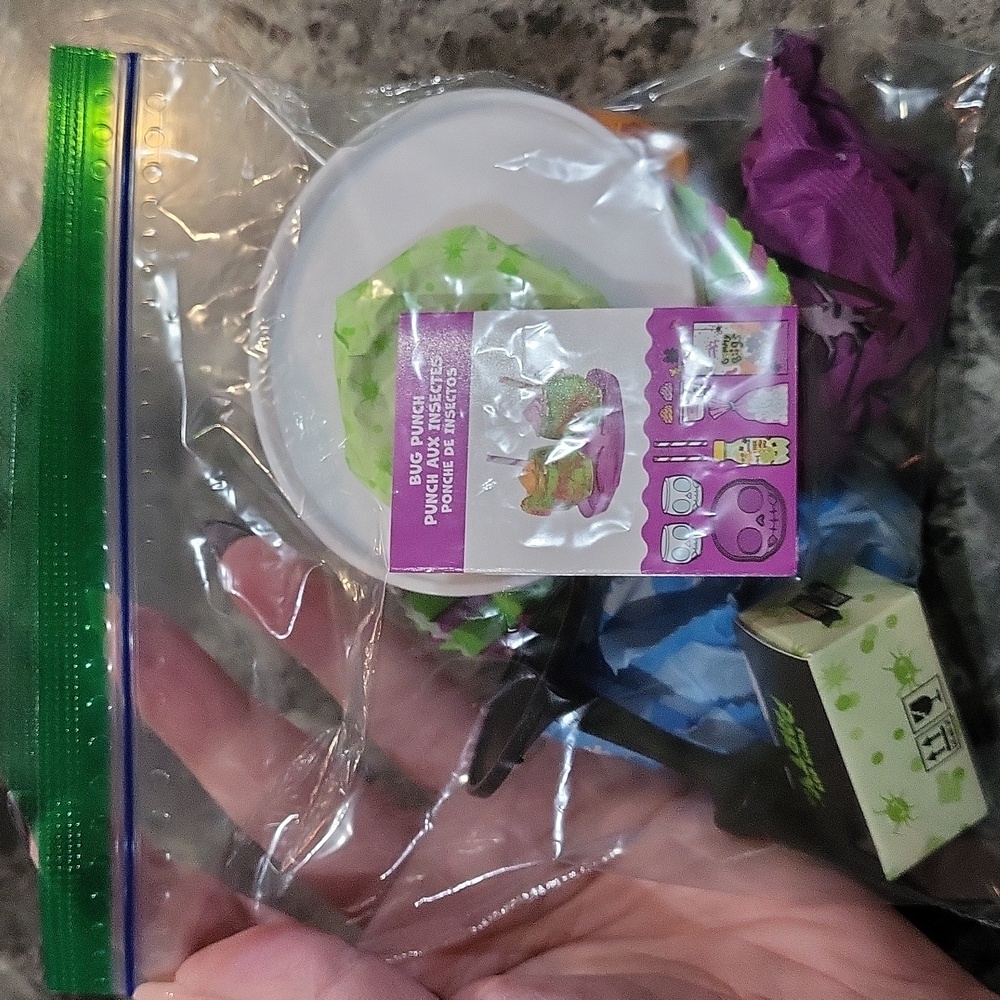Miniverse Make It Mini Food Bug Punch - Picture 4 of 4